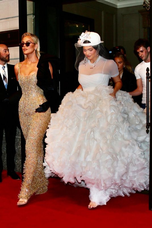 KYLIE JENNER and KHLOE KARDASHIAN Heading to 2022 Met Gala in New York 05/02/2022