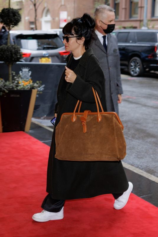 LILY ALLEN Arrives at Carlyle Hotel in New York 05/02/2022