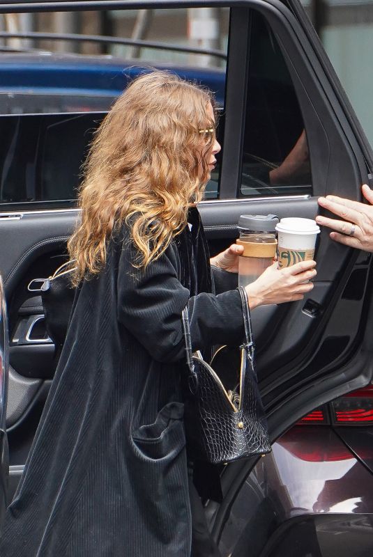 MARY KATE OLSEN Heading to Her Office in New York 05/05/2022