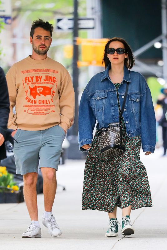 MAUDE APATOW and Sam Koppelman Out in New York 05/01/2022