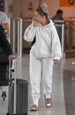 MOLLY MAE HAGUE and Tommy Fury at Heathrow Airport in Los Angeles 05/12/2022