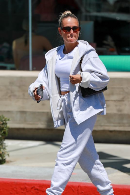 MOLLY MAE HAGUE at Pretty Little Thing Store on Melrose Ave. in West Hollywood 05/11/2022