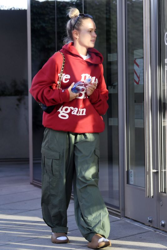 MOLLY MAE HAGUE Leaves a Gym in Los Angeles 05/04/2022