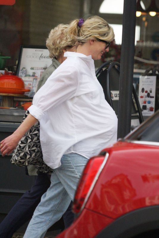 Pregnant JODIE WHITTAKER Out Shopping in London 05/09/2022