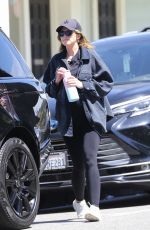 Pregnant KATHERINE and CHRISTINA SCHWARZENEGGER Out for Breakfast in Pacific Palisades 05/09/2022