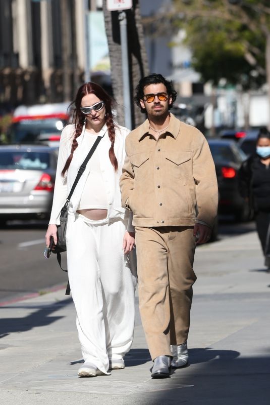 Pregnant SOPHIE TURNER and Joe Jonas Arrives Out on Rodeo Drive in Beverly Hills 05/11/2022