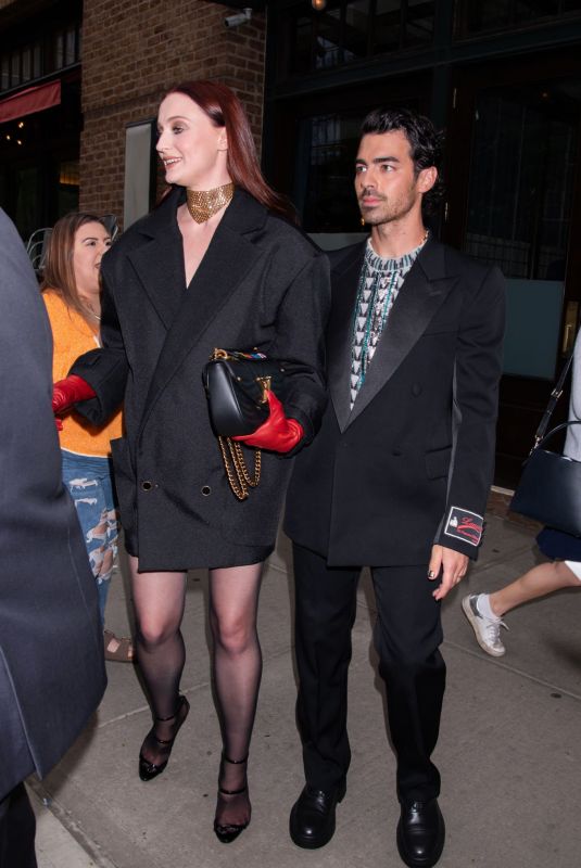 Pregnant SOPHIE TURNER and Joe Jonas Night Out in New York 05/03/2022