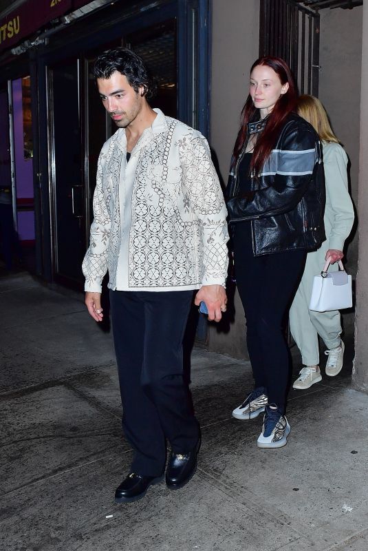Pregnant SOPHIE TURNER and Joe Jonas Out for Dinner at Emilio’s in New York 05/01/2022