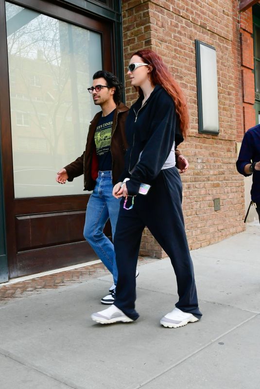Pregnant SOPHIE TURNER and Joe Jonas Out in New York 05/03/2022