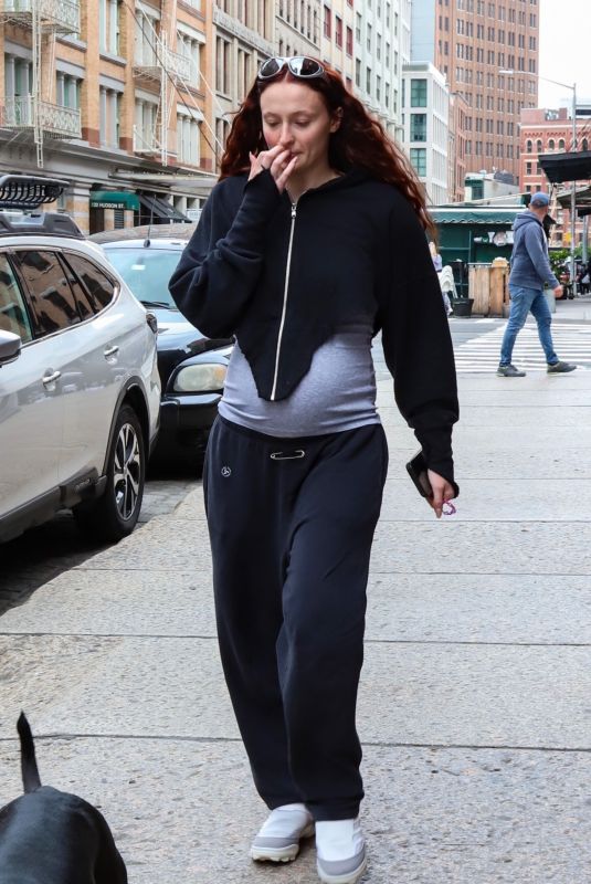 Pregnant SOPHIE TURNER Out in New York 05/03/2022