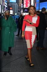 ROBINA ROBERTS Arrives at Good Morning America in New York 05/09/2022