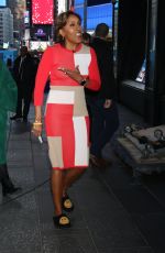 ROBINA ROBERTS Arrives at Good Morning America in New York 05/09/2022