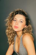 SAMMI HANRATTY - Instagram Photos 05/29/2022
