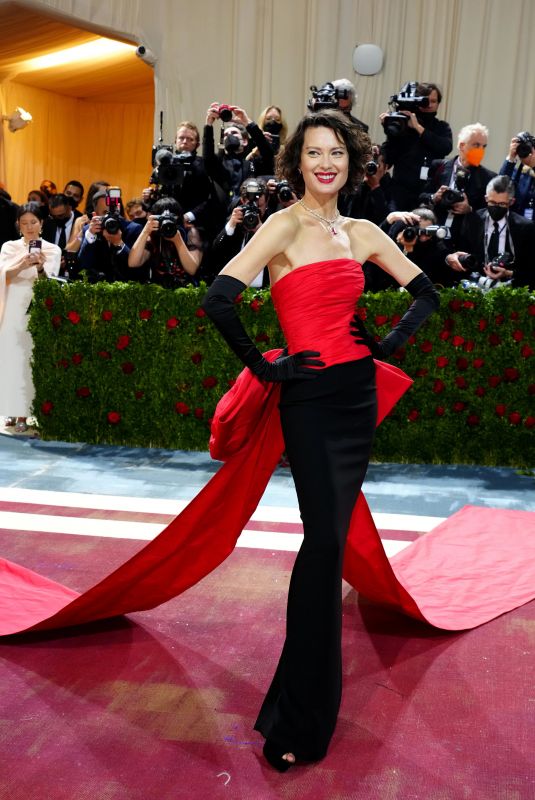 SHALOM HARLOW at Met Gala Celebrating In America: An Anthology of Fashion in New York 05/02/2022