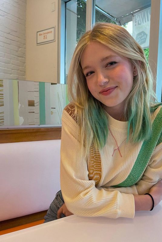 SHAY RUDOLPH - Instagram Photos 05/11/2022