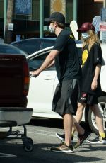 SUKI WATERHOUSE Shopping at Wholefoods in West Hollywood 05/08/2022