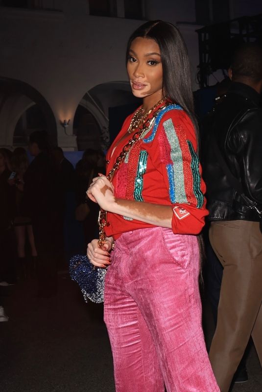 WINNIE HARLOW Leaves Dior