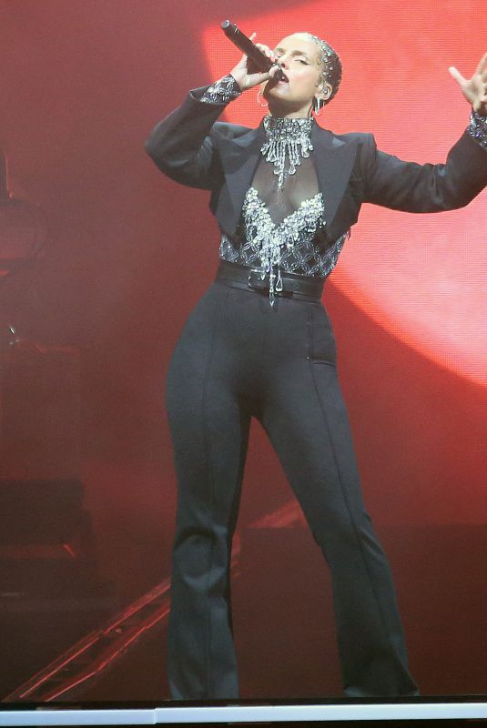 ALICIA KEYS Performs Assago-Mi Forum in Milan 06/28/2022
