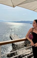 ANN MAKOSINSKI - Instagram Photos and Video 06/01/2022