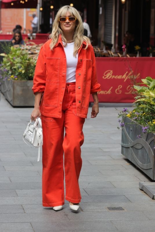 ASHLEY ROBERTS Leaves Morning Show in London 06/24/2022