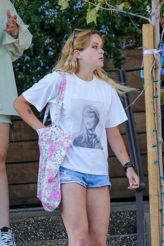 AVA PHILLIPPE Out for Lunch with Friend at Coral Tree Cafe in Brentwood 06/17/2022