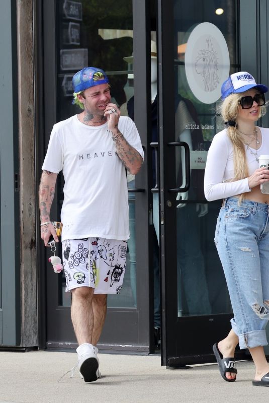AVRIL LAVIGNE and Mod Sun at Furniture Shop in Trancas 06/10/2022