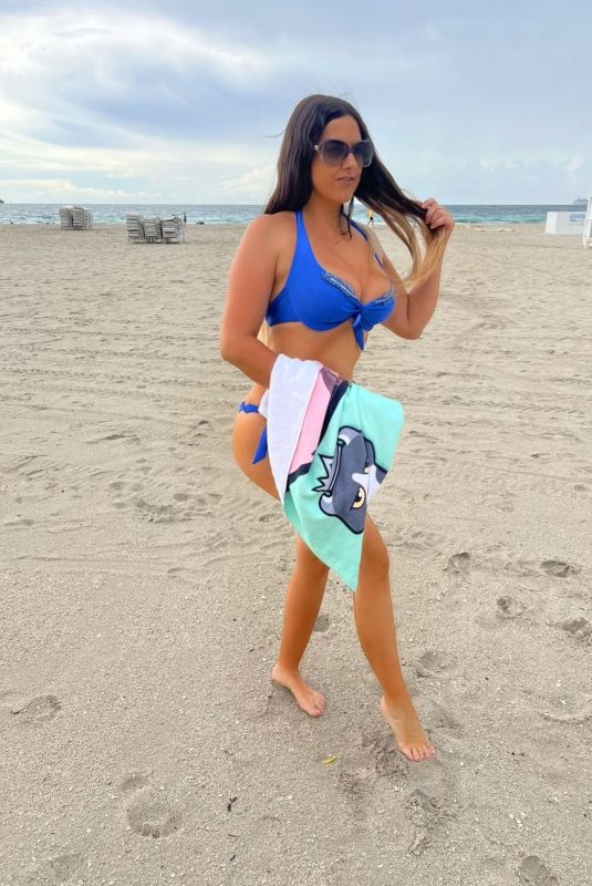 CLAUDIA ROMANI in Bikini at a Beach in South Beach 06/05/2022