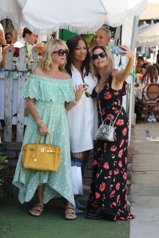 DENISE RICHARDS, GARCELLE BEAUVAIS and SUTTON STRACKE Out for Lunch at Ivy in Beverly Hills 05/31/2022
