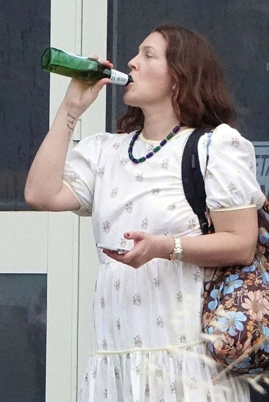 DREW BARRYMORE Drinks a Non-alcoholic Beer in Capri 06/17/2022