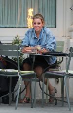 ELIZABETH BANKS and Max Handelman Out for Lunch in Brentwood 06/02/2022