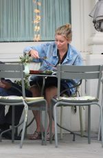 ELIZABETH BANKS and Max Handelman Out for Lunch in Brentwood 06/02/2022