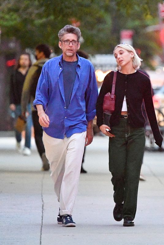 EMMA CHAMBERLAIN Out and About in New York 06/23/2022
