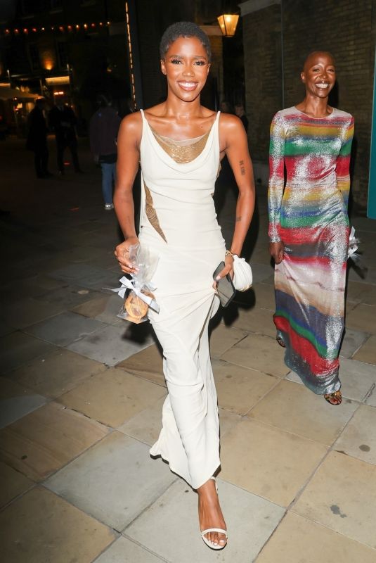 EVA APIO Arrives at Tiffany: Vision and Virtuosity Exhibition in London 06/09/2022