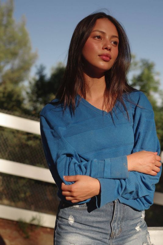 FIONA BARRON - Instagram Photos 06/27/2022