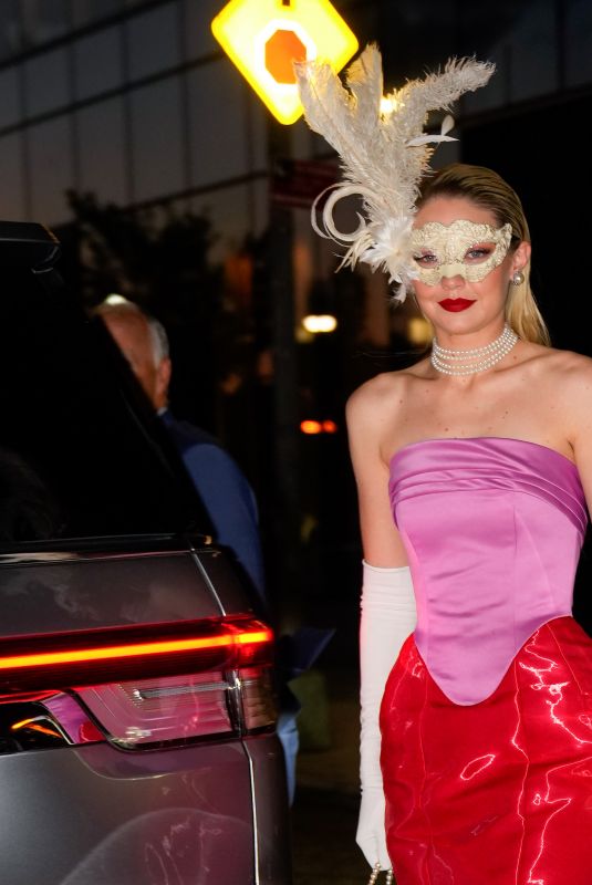 GIGI and BELLA HADID Arrives at Luiz Mattos