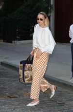 GIGI HADID Out for Dinner with Friends at Hillstone in New York 06/15/2022