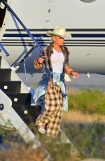 GWEN STEFANI Arrives by a Private Jet in Los Angeles 06/18/2022