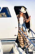 GWEN STEFANI Arrives by a Private Jet in Los Angeles 06/18/2022