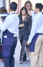 HAILEE STEINFELD Out and About in New York 06/04/2022 | celebrityparadise - hollywood , celebrities , babes & more
