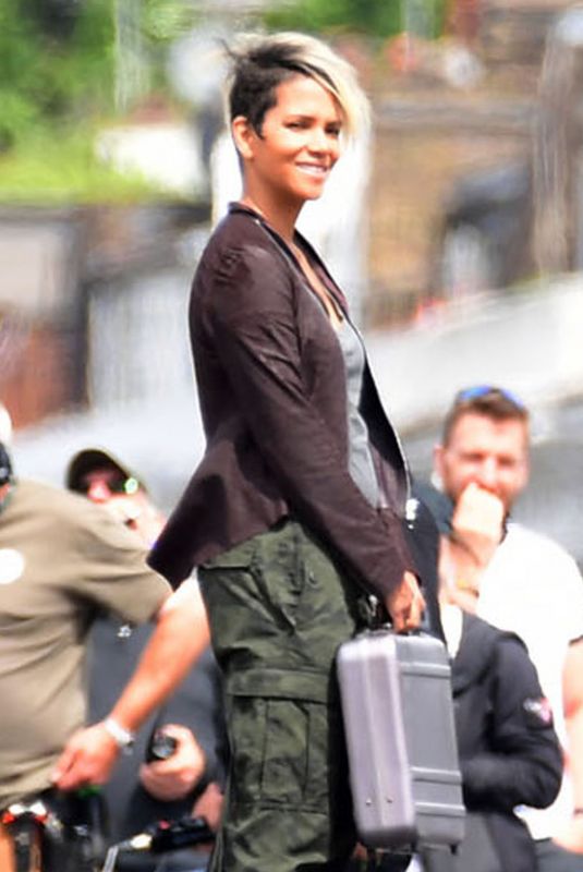 HALLE BERRY on the Set of Our Man from Jersey on London’s Albert Bridge 06/26/2022
