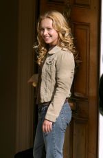 HAYDEN PANETTIERE on the Set of Raising Helen in New York 04/30/2003