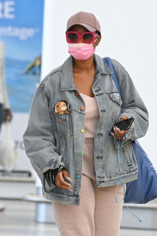 JENNIFER HUDSON at JFK Airport in New York 06/15/2022