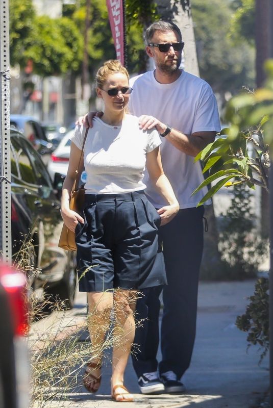 JENNIFEr LAWRENCE and Cooke Maroney Out in West Hollywood 06/25/2022