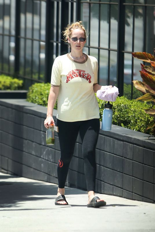 JENNIFER LAWRENCE Heading to Pilates Class in Century City 06/16/2022