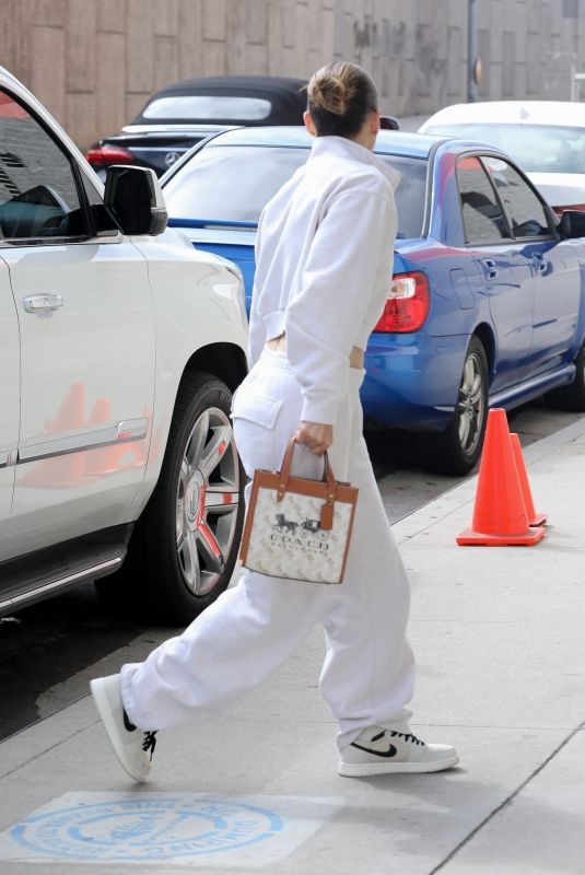 JENNIFER LOPEZ Arrives at Dance Studio in Los Angeles 06/15/2022