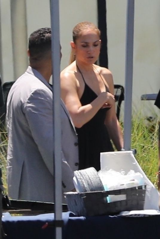 JENNIFER LOPEZ Arrives on the Set of Ben Affleck