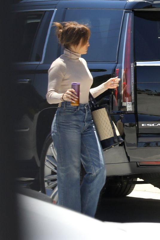 JENNIFER LOPEZ Heading for a Photoshoot in Los Angeles 06/24/2022