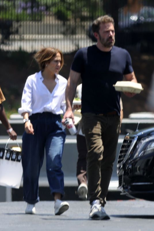 JENNIFER LOPEZ on the Set of New Ben Affleck