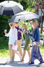 JESSICA CHASTAIN and ANNE HATHAWAY on the Set of Mothers