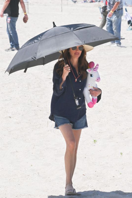 JULIA ROBERTS on the Set of Leave The World Behind at a Beach in New York 06/06/2022